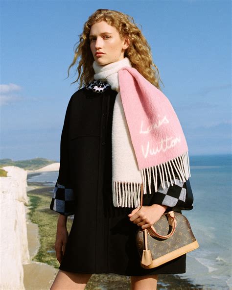 louis vuitton tırnak|Scarves for Women Luxury Collection .